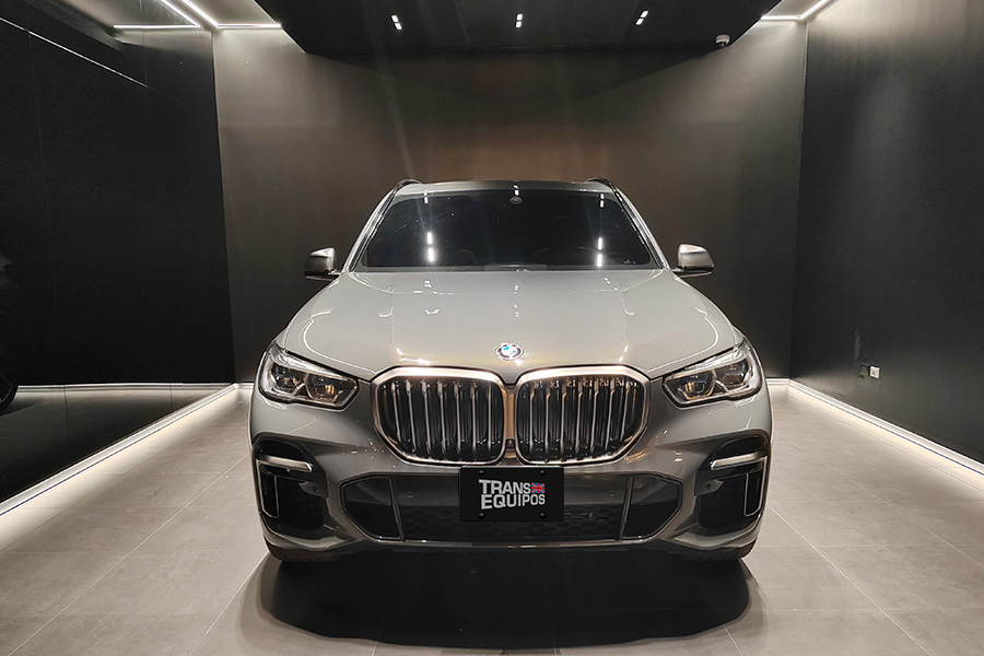 BMW X5 M50i