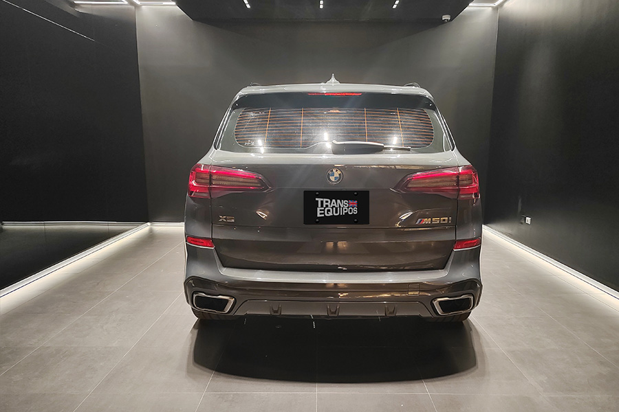 BMW X5 M50i