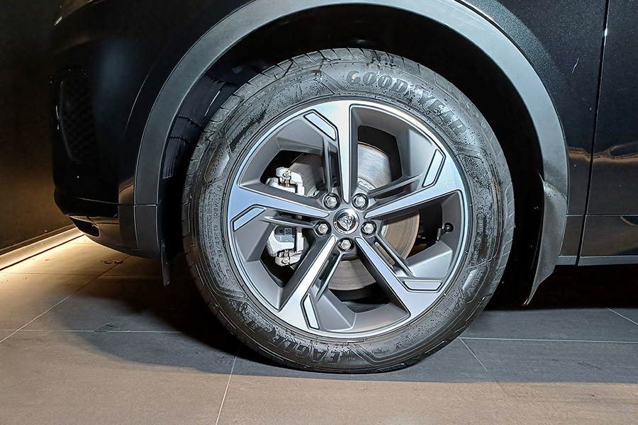 Jaguar E-PACE P250 R-Dynamic SE 