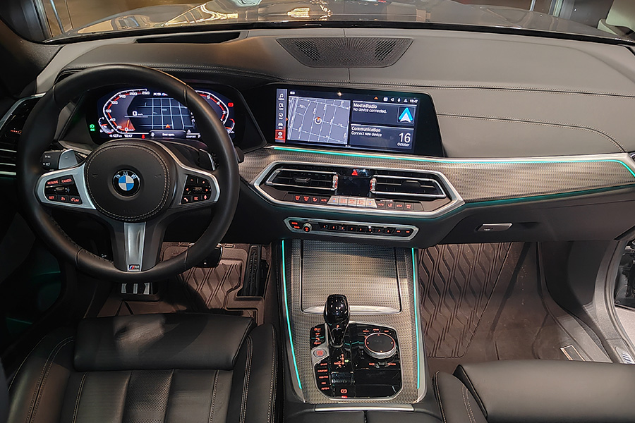 BMW X5 M50i