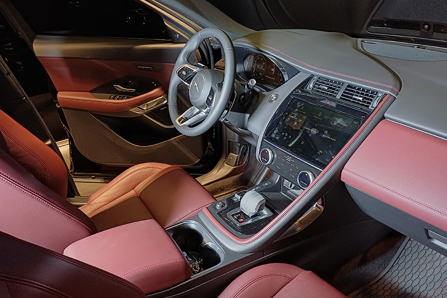 Jaguar E-PACE P250 R-Dynamic SE 