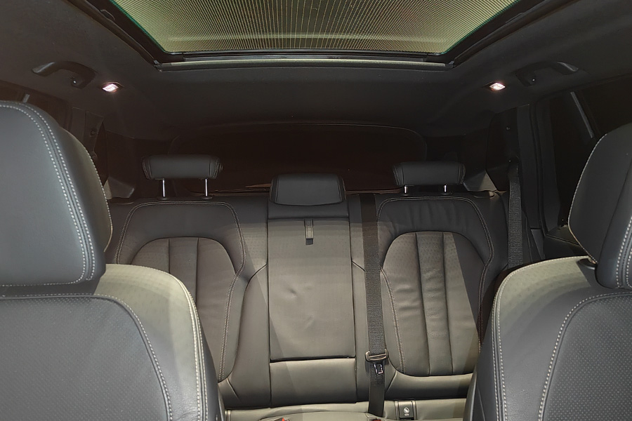 BMW X5 M50i