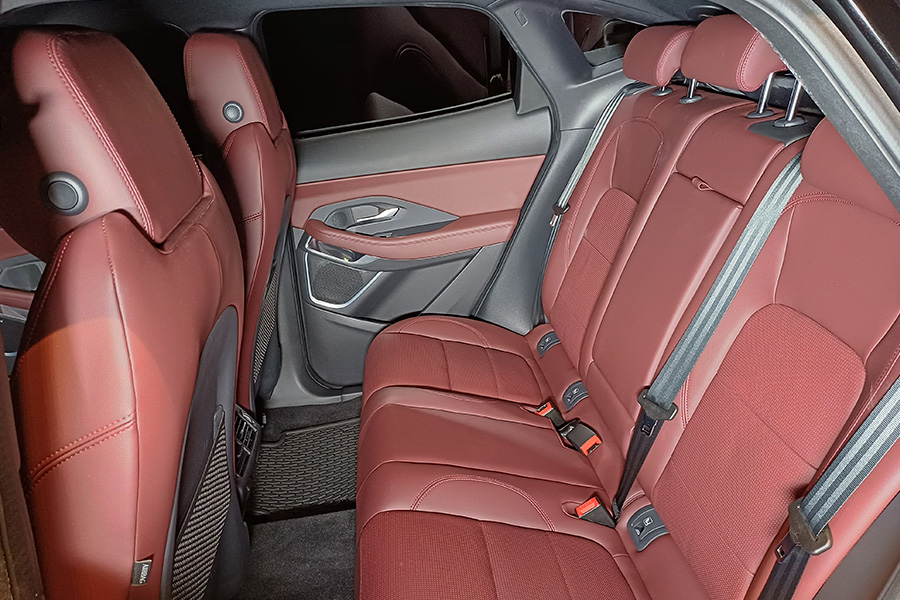 Jaguar E-PACE P250 R-Dynamic SE 