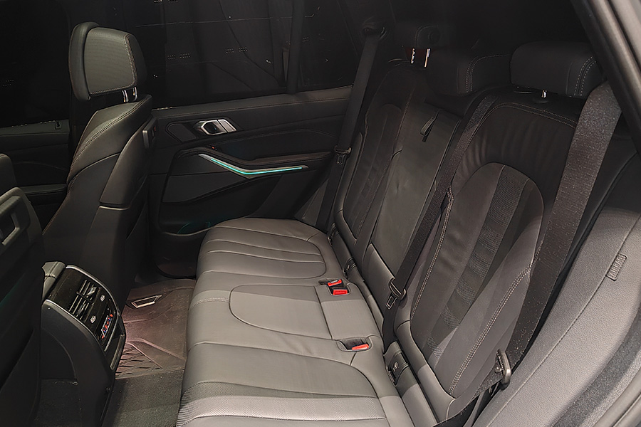 BMW X5 M50i