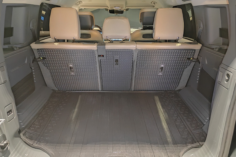 DEFENDER 110 D300 HSE
